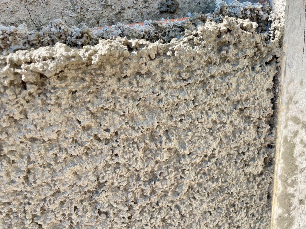 CortiCal Kork-Dämmputz, frisch aufgetragen