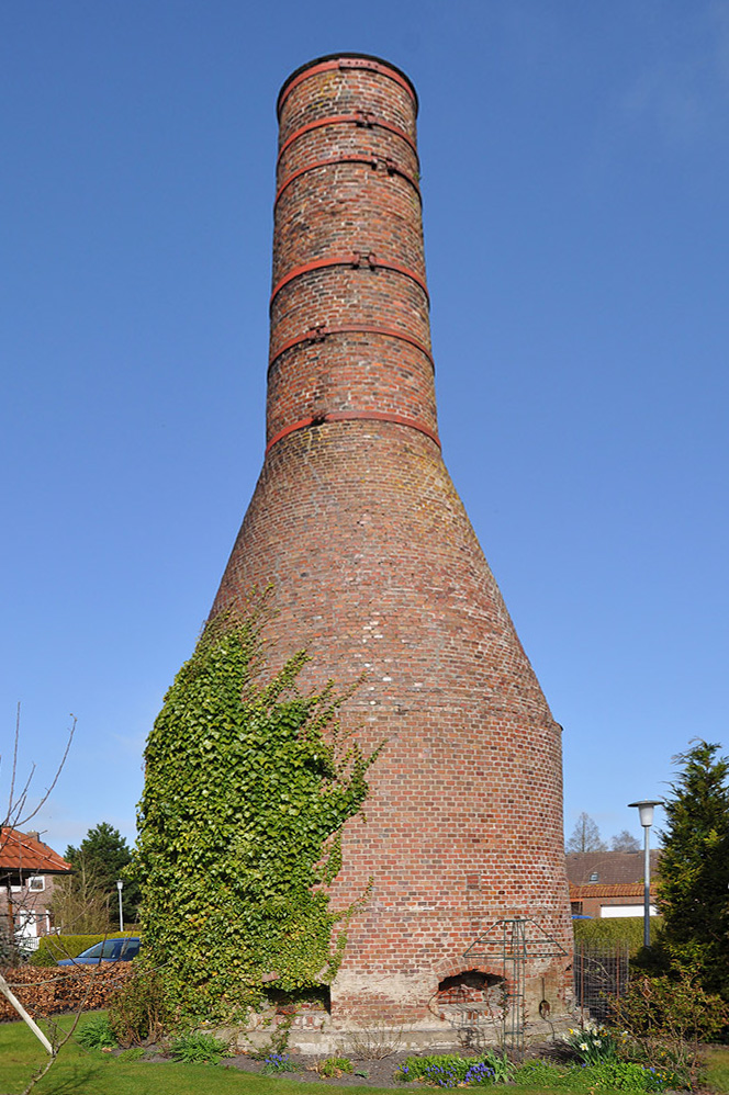 Letzter noch erhaltener Kalkbrennofen in Esens – Industriedenkmal der friesischen Bautradition.